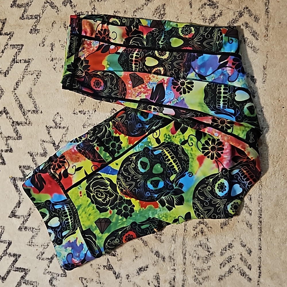 CVG Tie dye skulls capri leggings
